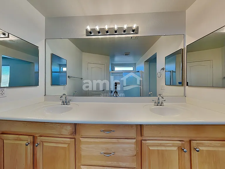 17403 W Langer Ln — Photo 12