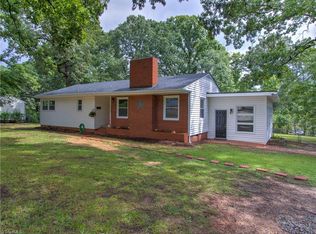 3027 Sourwood Rd, Greensboro, NC 27408