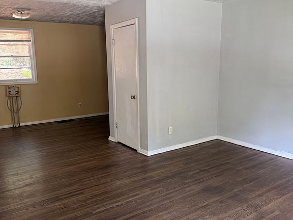 2nd image of 471 Cologne Dr SE