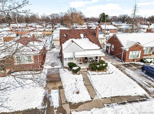 7476 Nightingale St, Dearborn Heights, MI 48127