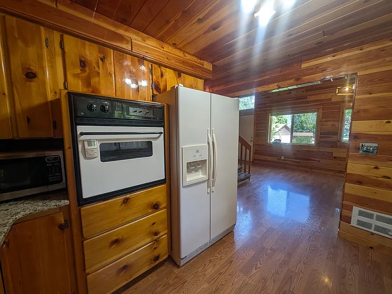 31 Elmes Dr — Photo 8