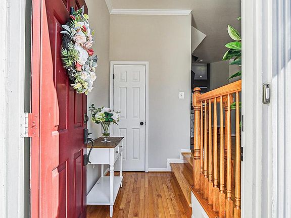 4th image of 7807 Desiree St