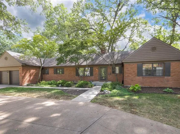 2033 W 95th St, Leawood, KS 66206