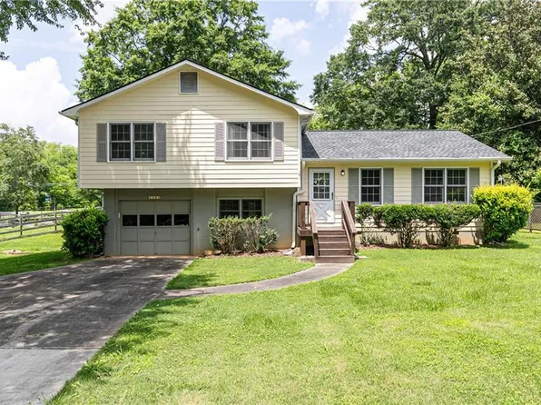 4424 Robinson St, Acworth, GA 30101