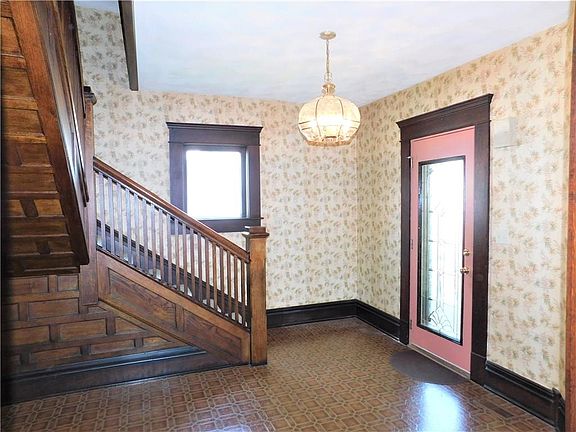 4th image of 519 E Main St