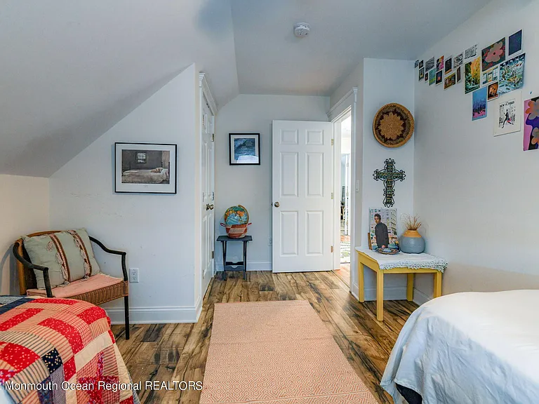 90 Lawrence Ave — Photo 25