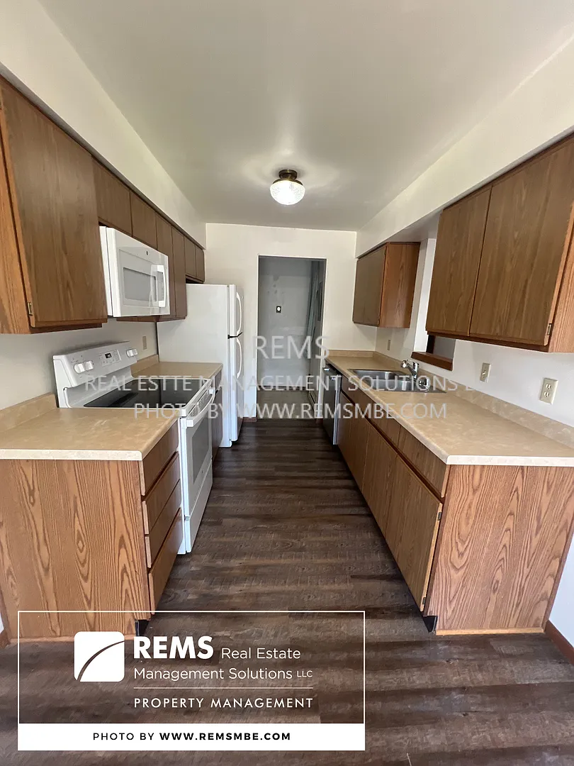 210 West John St. — Photo 1
