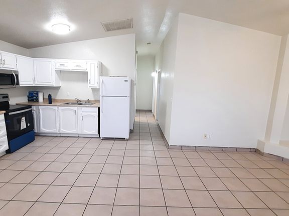 3rd image of 1134 E Yuma St