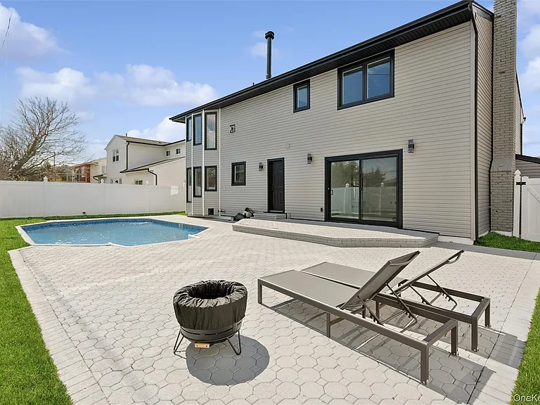 88 Mark Ln — Photo 16