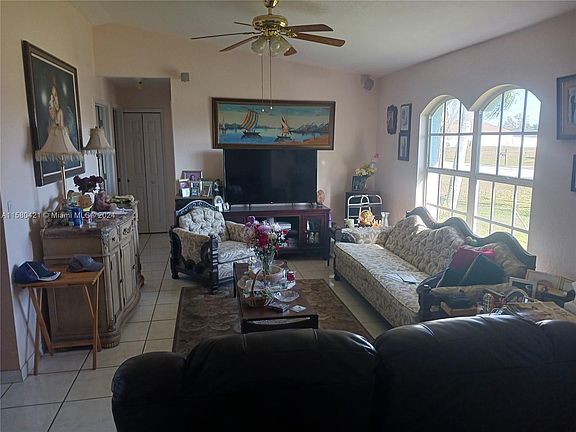 5th image of 1615 SW 25th Ter