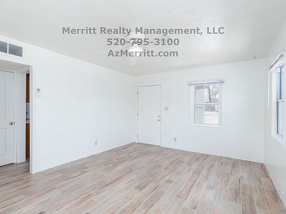 5th image of 1204 N Winstel Blvd Unit 1