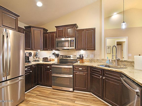 3rd image of 18170 Sherwood Ct