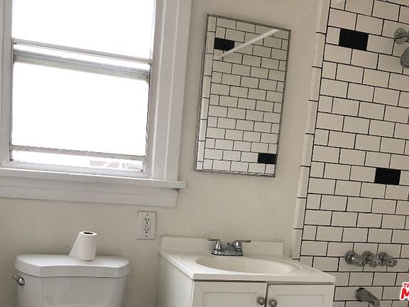 3rd image of 716 N Hayworth Ave