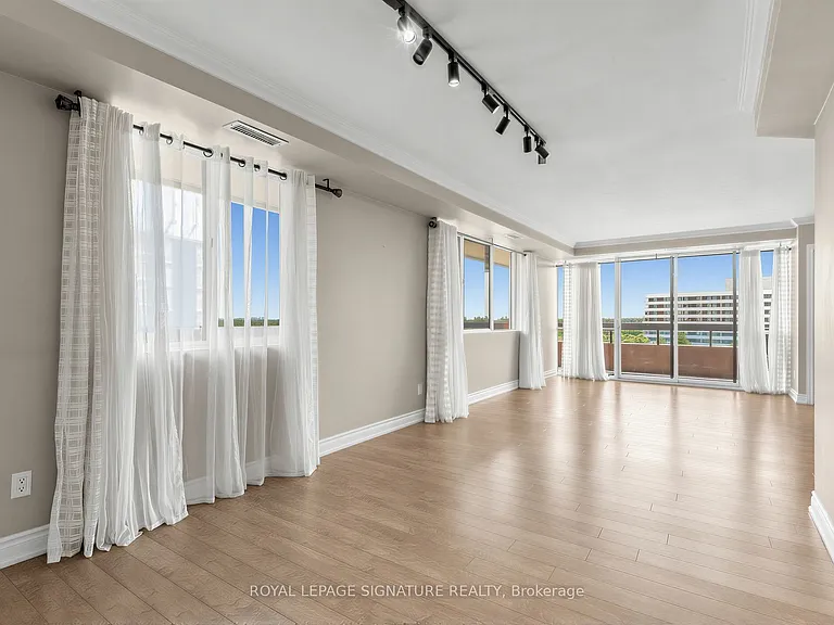 8111 Yonge St #1010 — Photo 12