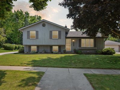 3329 East Woodview AVENUE, Oak Creek, WI, 53154