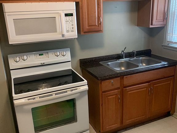 4th image of 813 N 47th St