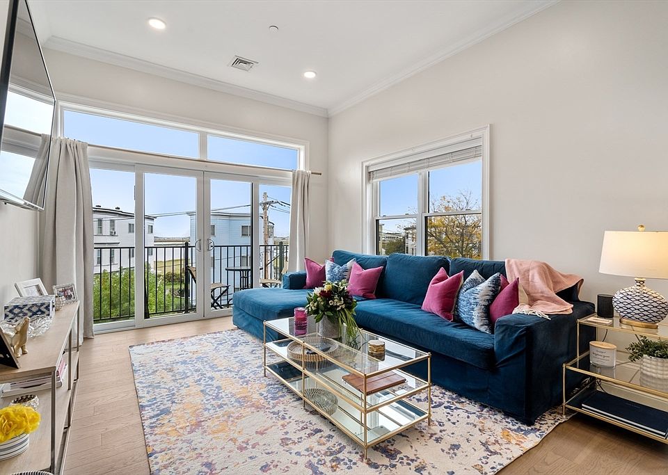 1st image of 130 Coleridge St #6
