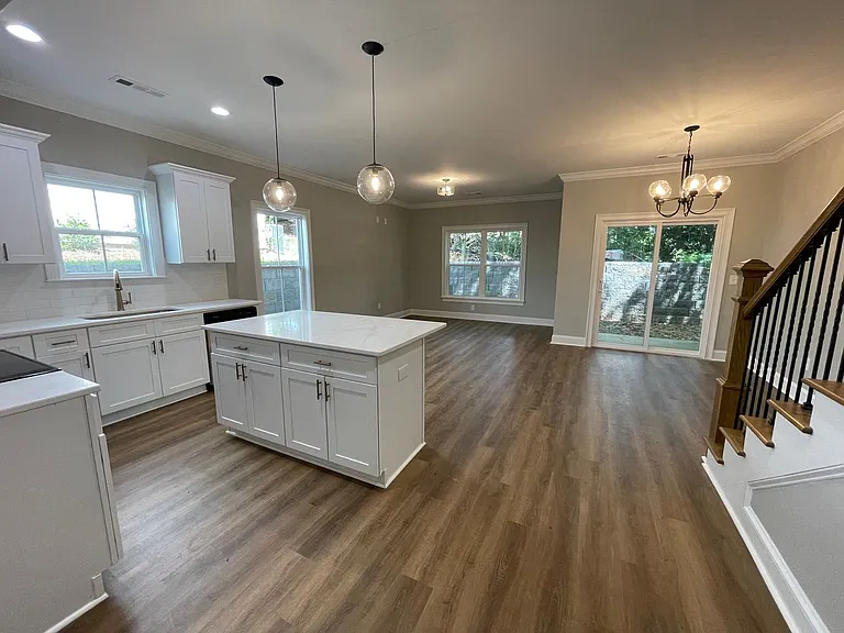 625 E 3rd St #11 — Photo 8