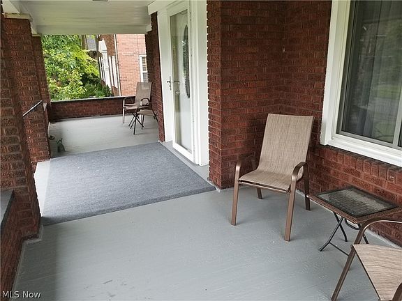 3rd image of 206 Roselawn Ave NE