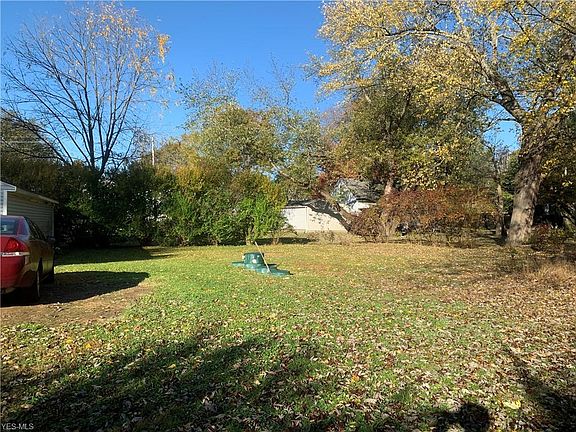 4th image of 3110 Cosmos Ave
