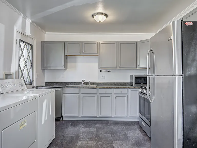 1731 E Pearl Ave — Photo 11