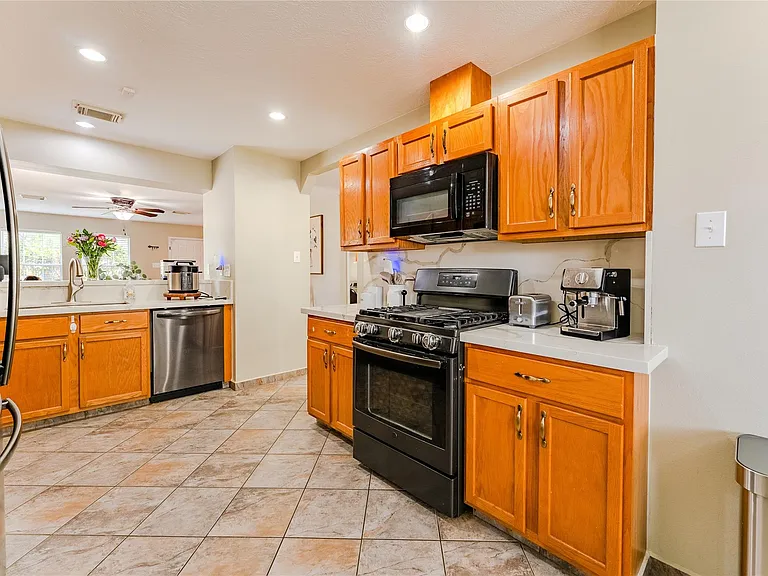7602 Little Thicket Ct — Photo 23