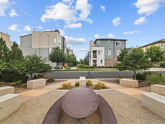 4th image of 612 E Hinsdale Avenue