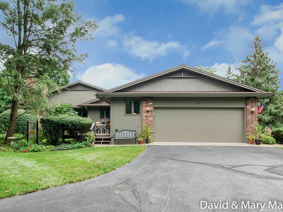 1st image of 3598 Charlevoix Dr SE #116