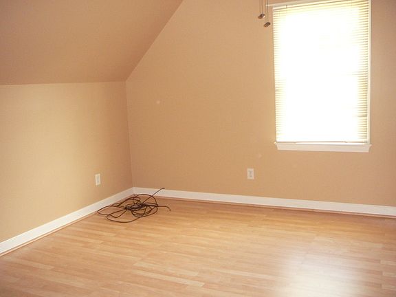 5th image of 1842 New Lincoln Cir