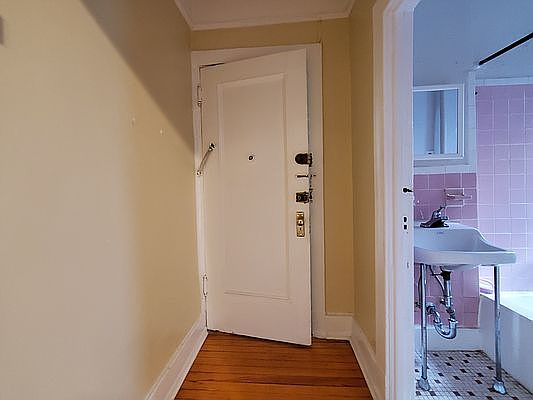 5th image of 3342 29th St APT 5
