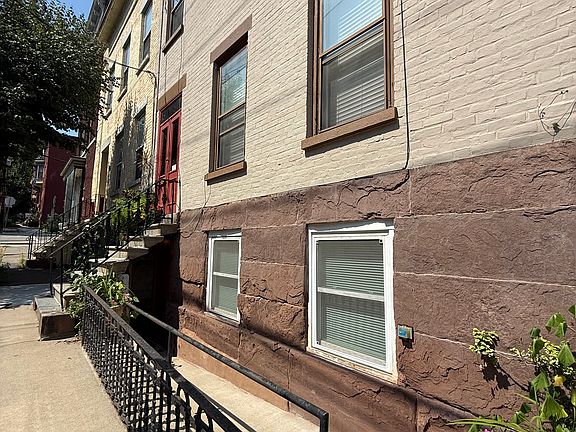 2nd image of 31 Elm St