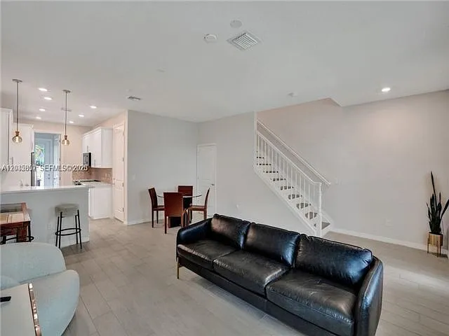 3 bed, 2.5 bath, $3,500 — Photo 1