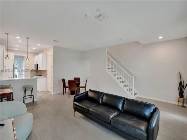 5140 Eucalyptus Dr Unit 5, Hollywood, FL 33021
