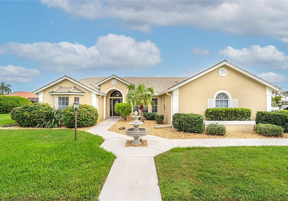 5828 Sandy Pointe Dr