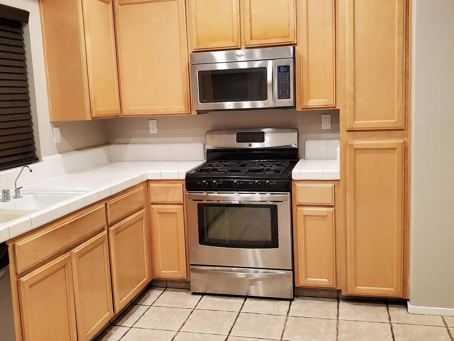 4 bed, 2.5 bath, 1517 sqft, $4,200 — Photo 4