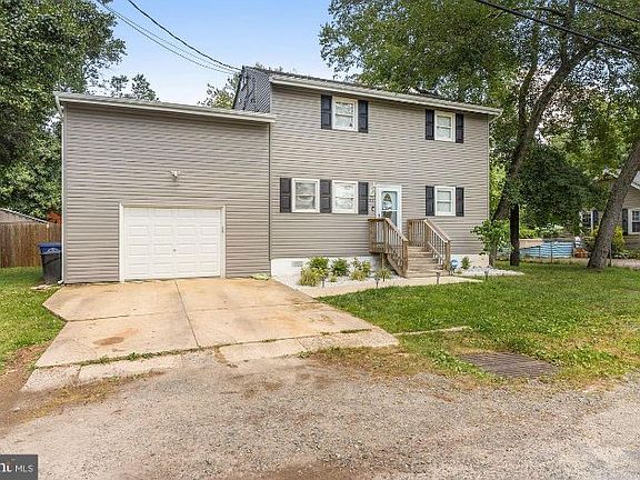 3rd image of 36 Verbena St