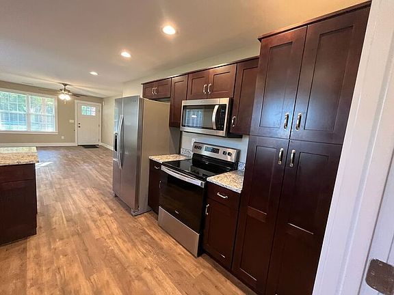 3rd image of 10517 Walden St