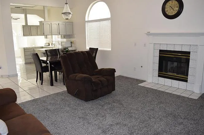 1408 E Salem Ave — Photo 13