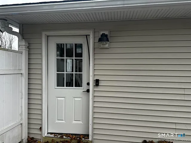 3 bed, 1.5 bath, 1461 sqft, $2,600 — Photo 2