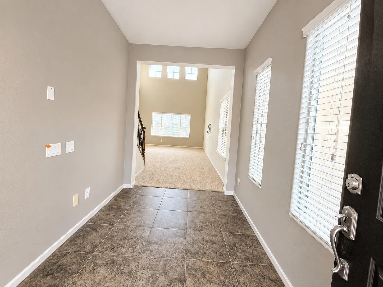 3 bed, 2.5 bath, 2082 sqft, $2,292 — Photo 3