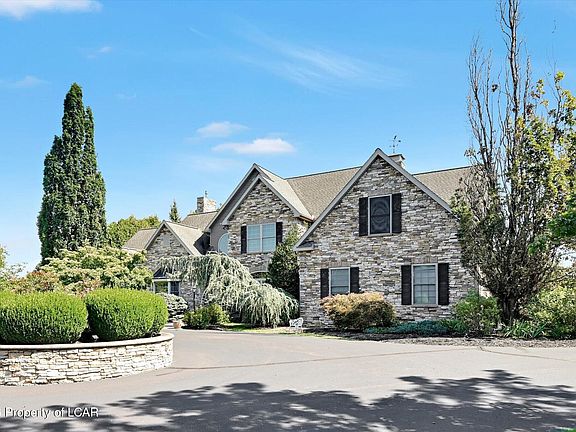 2nd image of 37 Kara Ln