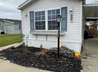 95 Lakewood Vlg, Medina, NY 14103