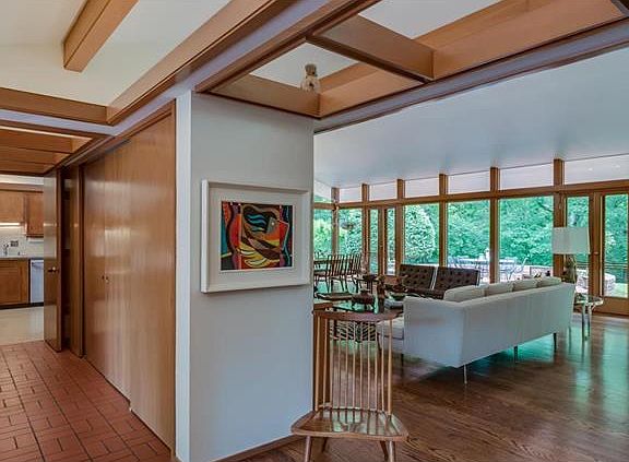 5th image of 11 Winding Brook Ln