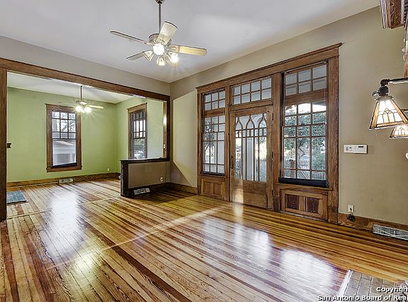4th image of 825 E Guenther St