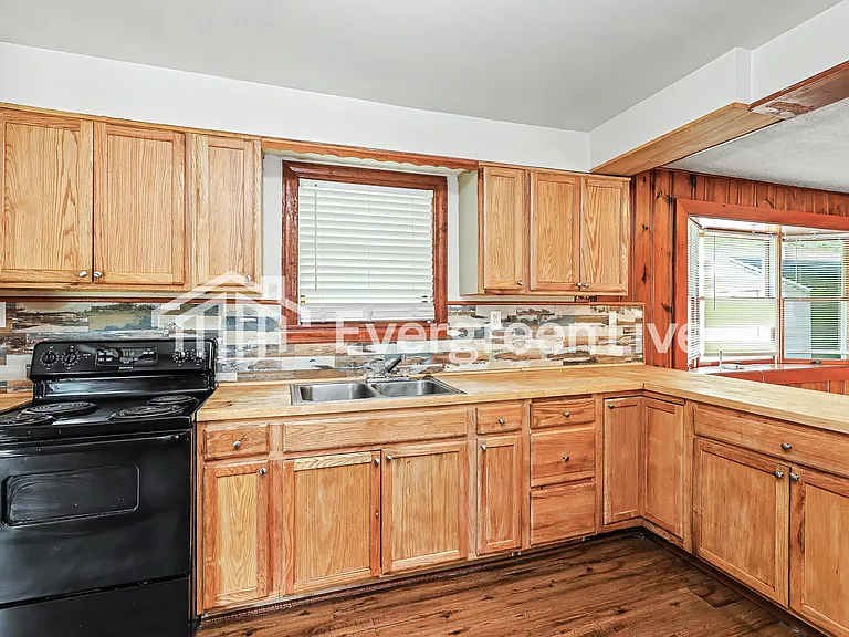521 Stevenson Rd — Photo 6