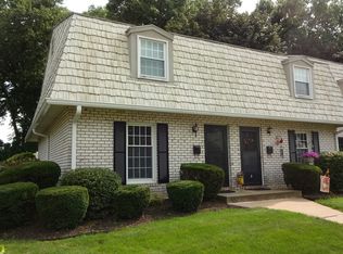 1 Plantation Dr, Agawam, MA 01001
