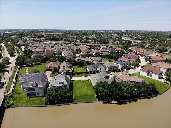 3rd image of 15310 Oyster Creek Ln