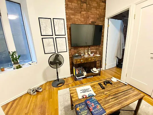 Rented by J PRESTON AND ASSOCIATES INC | media 10