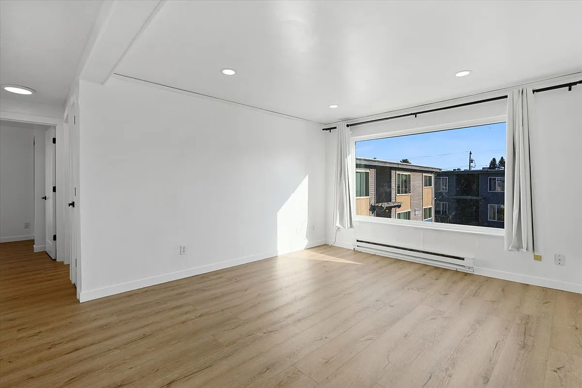 2 bed, 750 sqft, $1,800 — Photo 2