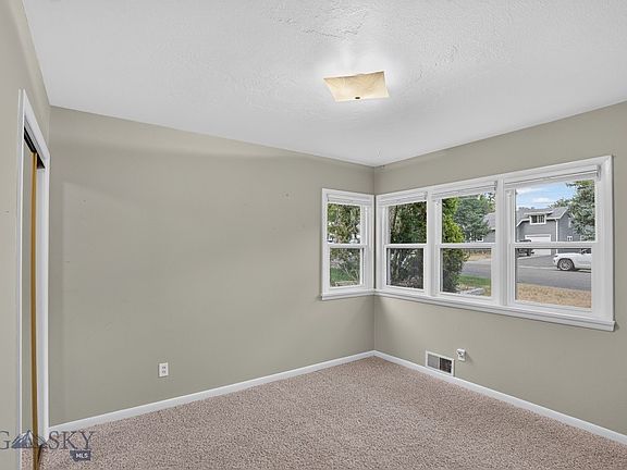 5th image of 2702 Louise Ln